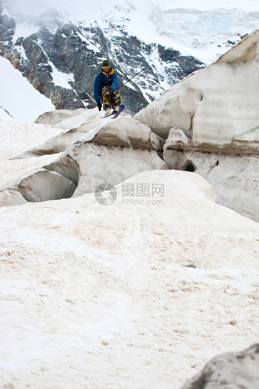 跳跃生活旅行自由闲暇滑雪乐趣岩石假期爱好勇气图片