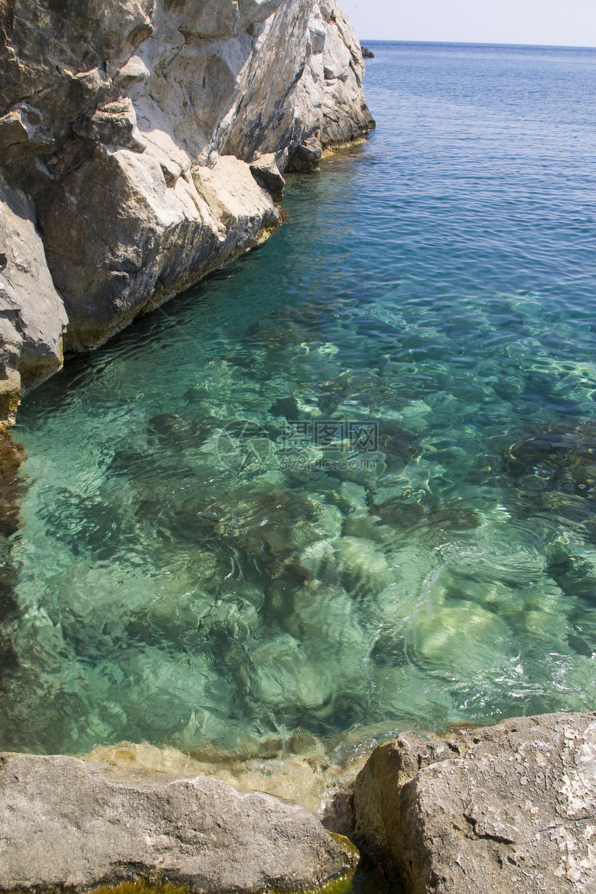 圣托里尼希腊岩石风景天空场景旅游目的地异国景观蓝色太阳图片