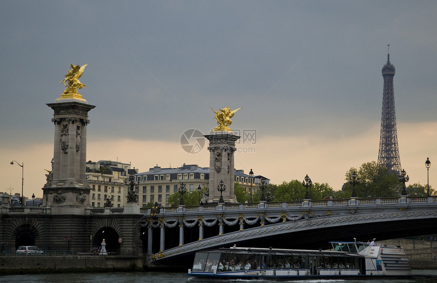 巴黎和塞纳河蓝色目的地旅行河岸日落反射天空地方都市景观图片