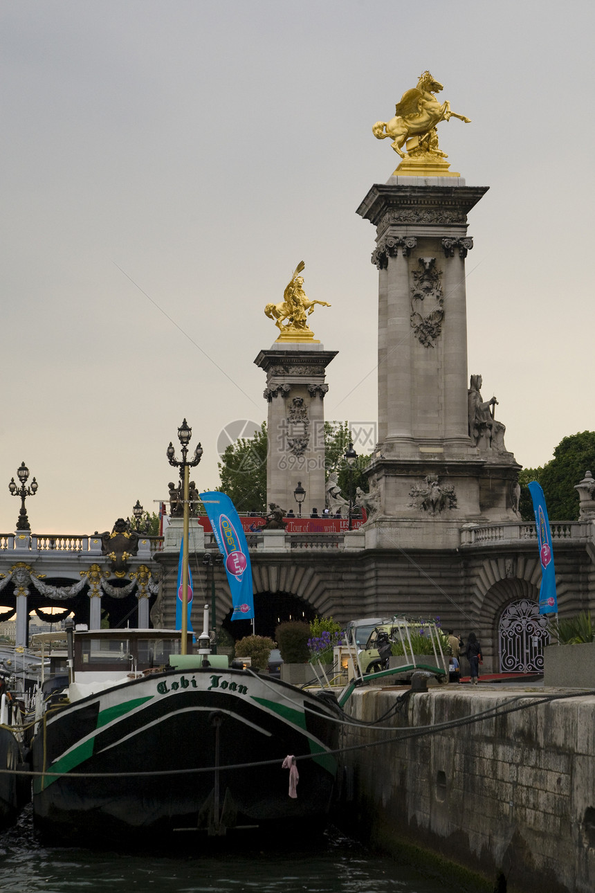 巴黎和塞纳河风光旅行目的地河岸天际文化都市城市旅游反射图片