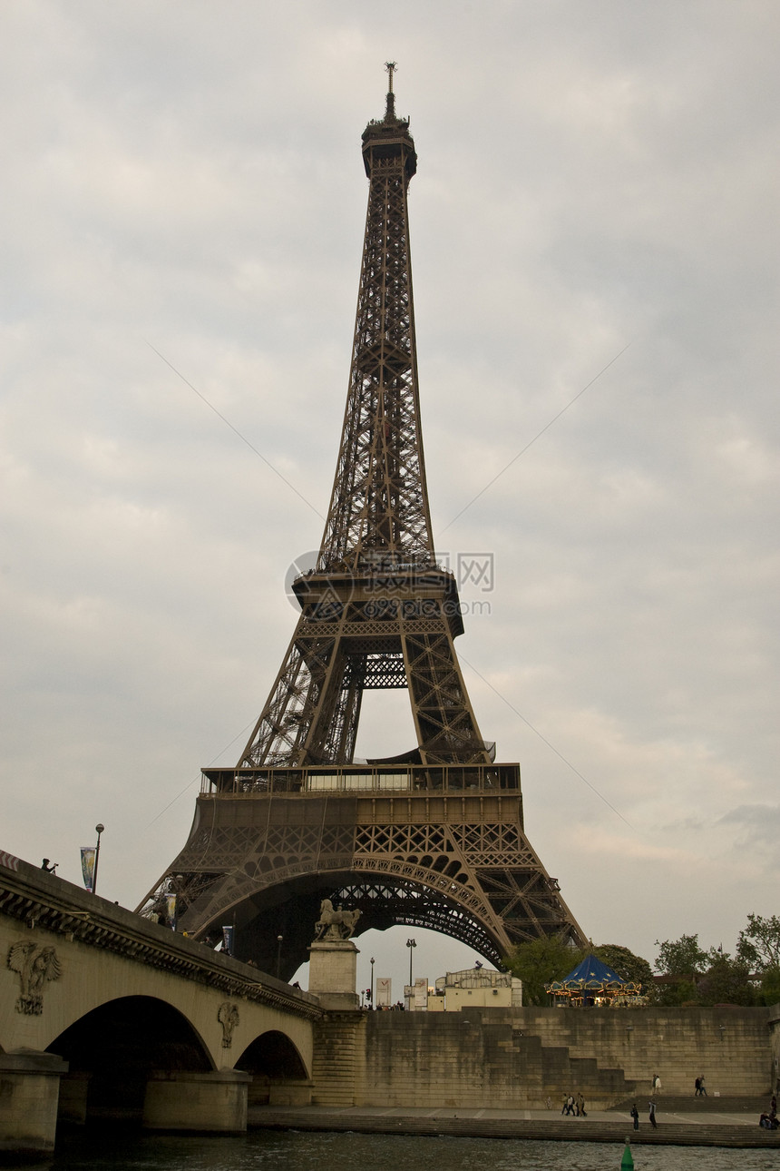巴黎和塞纳河河岸文化天空反射省会都市旅游景观目的地蓝色图片