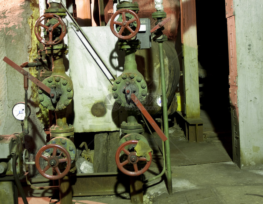 旧的老生锈技术仪表管道蒸汽工程阀门金属控制压力龙头测量图片