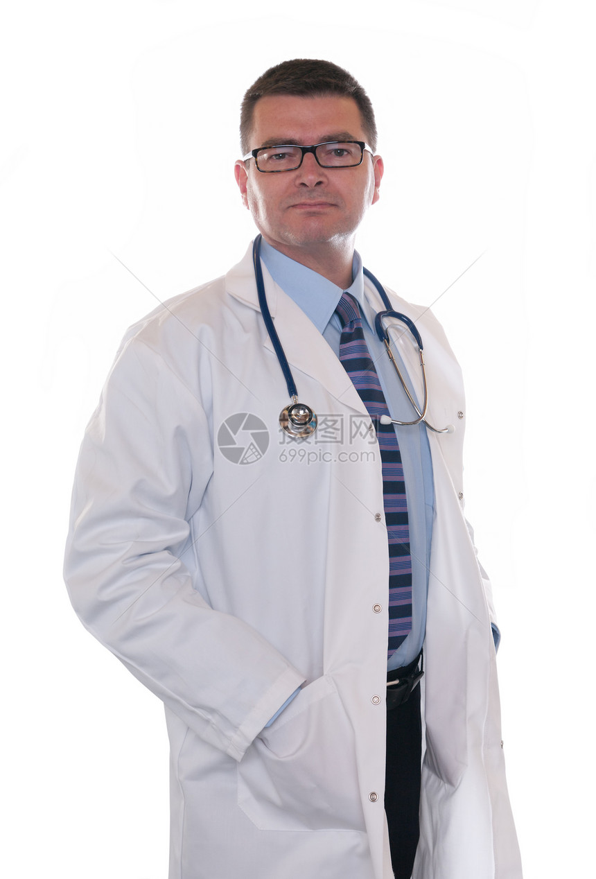 自信的医生在白色上被孤立图片