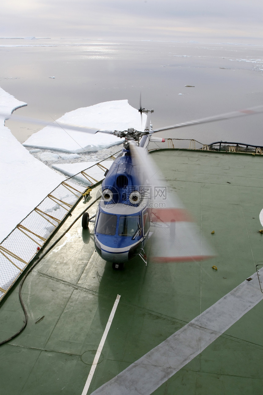 俄罗斯直升机破冰冻结空气航班图片