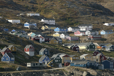 格陵兰阿马萨利克村庄房屋房地产背景