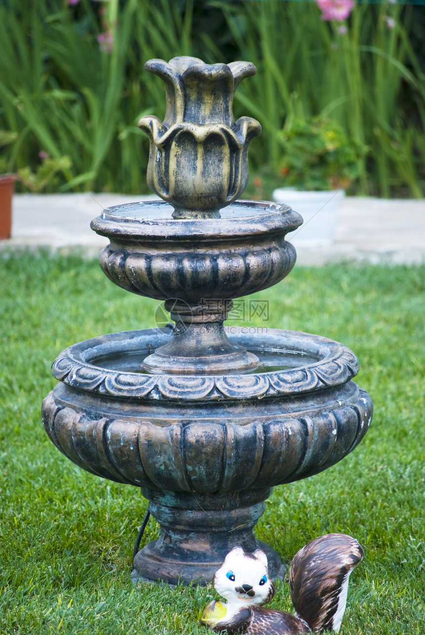 喷泉花园装饰雕像图片