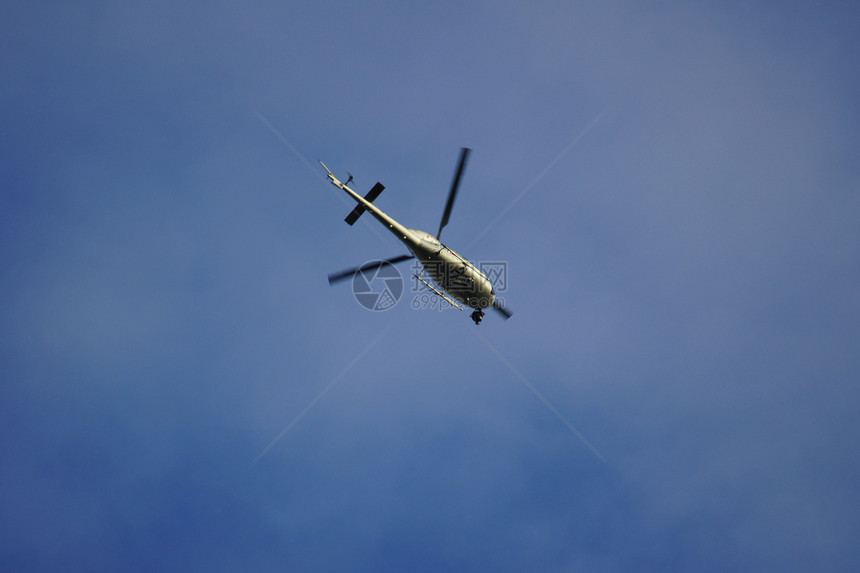 直升机飞行运输蓝色菜刀刀片刀刃螺旋桨旅行飞机航班天空图片