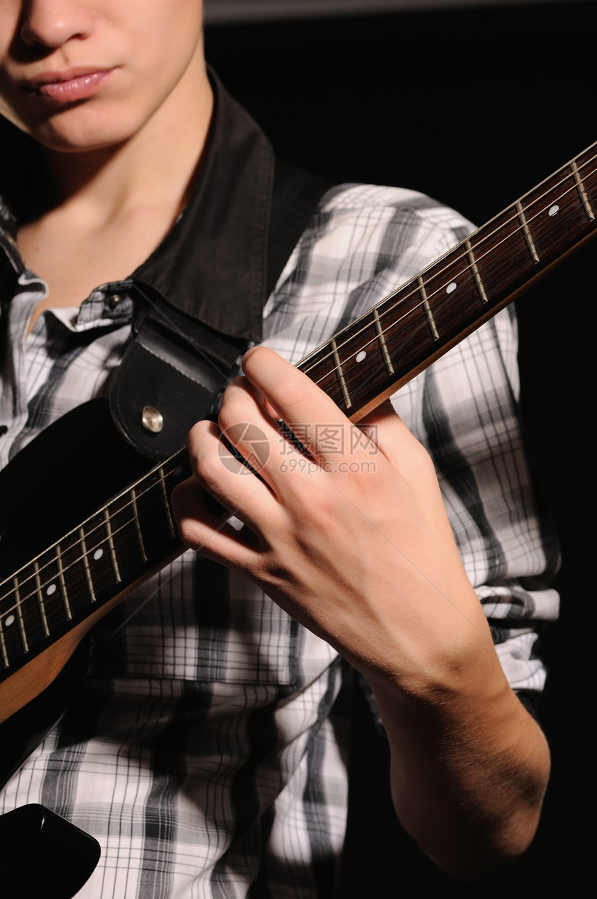 吉他手音乐家吉他艺术家演员黑色独奏岩石男人乐器音乐图片