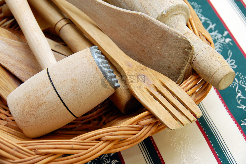 木制厨房设备烘烤饰品团体桌子工具配件厨具用具金属车工图片
