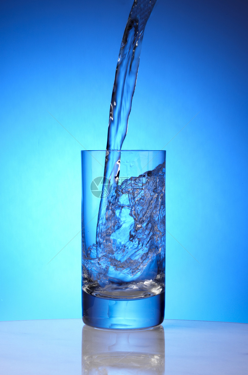 纯净水气泡液体玻璃飞溅水晶蓝色图片