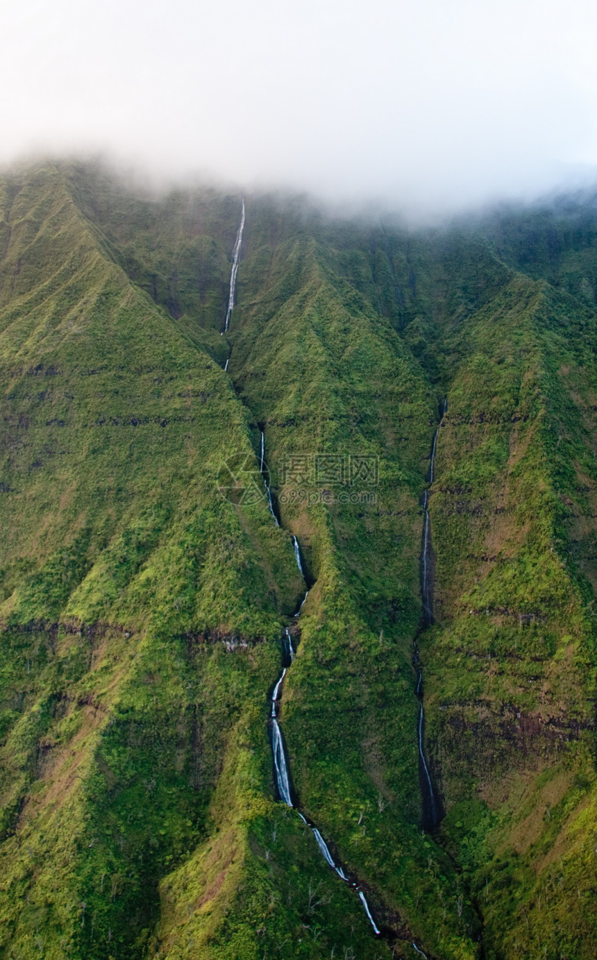 卡瓦伊省Waialealele山瀑布图片