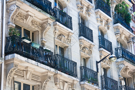 巴黎旧公寓和漂亮的公寓房背景图片