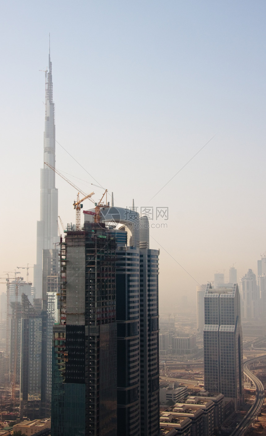 迪拜市风景街道起重机建筑学城市建筑地平线地标沙漠情调摩天大楼图片