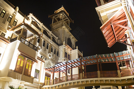 传统的马来西亚建筑在晚上房地产不动产度假村财产文化酒店建筑学背景图片