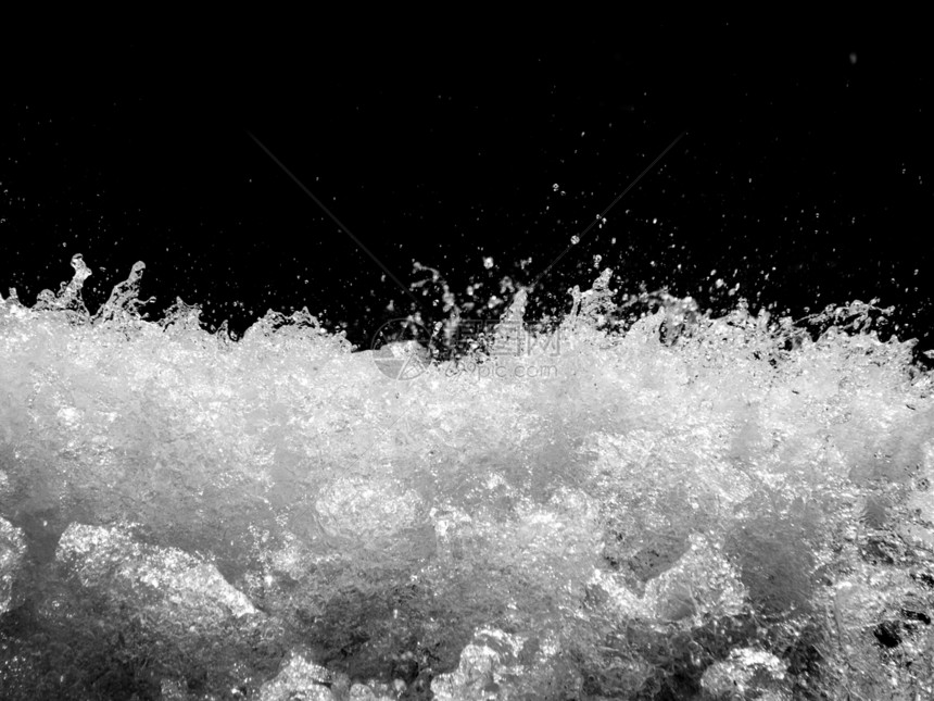 暴风河飞沫波浪溪流行动液体洪水活力黑色图片