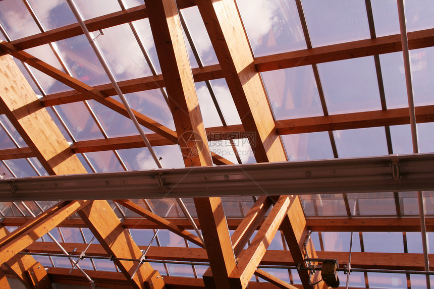 木柴屋顶银行框架玻璃天空线条办公室财产金属商业蓝色图片