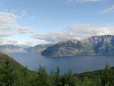 挪威湾风景卡片峡湾山脉蓝色天空海洋高清图片