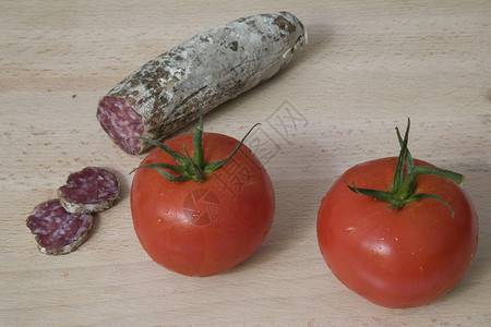 萨利米和西红番茄背景图片