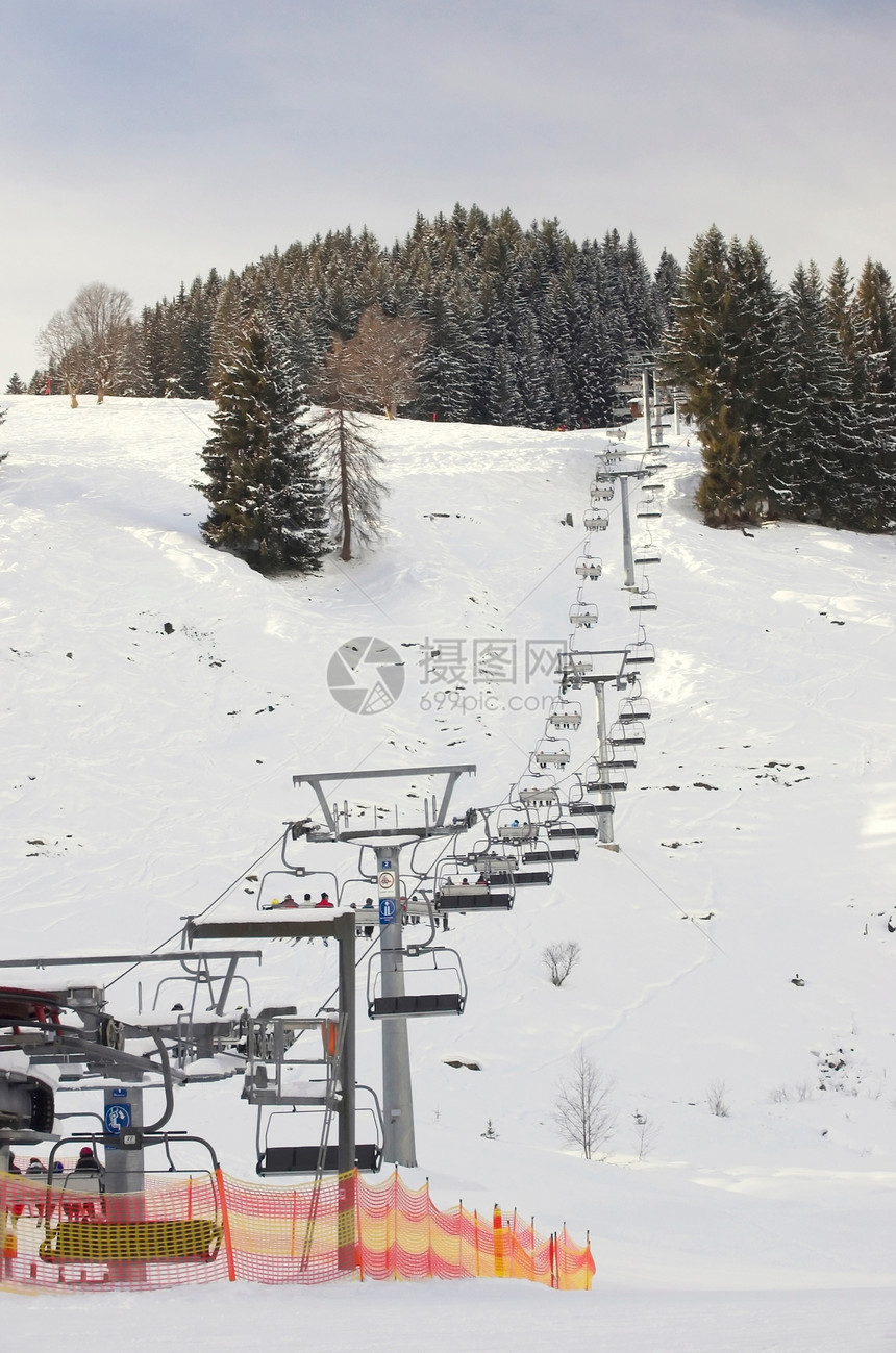 滑雪电梯爬坡山脉全景输送带丘陵课程环境游戏风景椅子图片