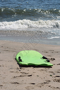海滩上的布吉板背景图片