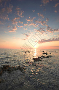 日落石头海岸环境全景岩石风景太阳石质海洋边缘背景图片