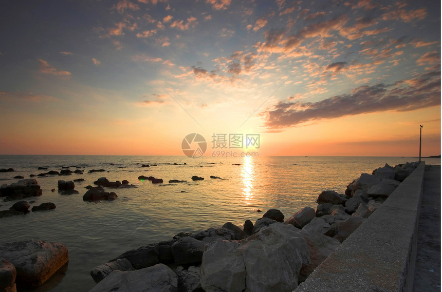 日落海岸环境海洋边缘石头岩石风景太阳全景蓝色图片