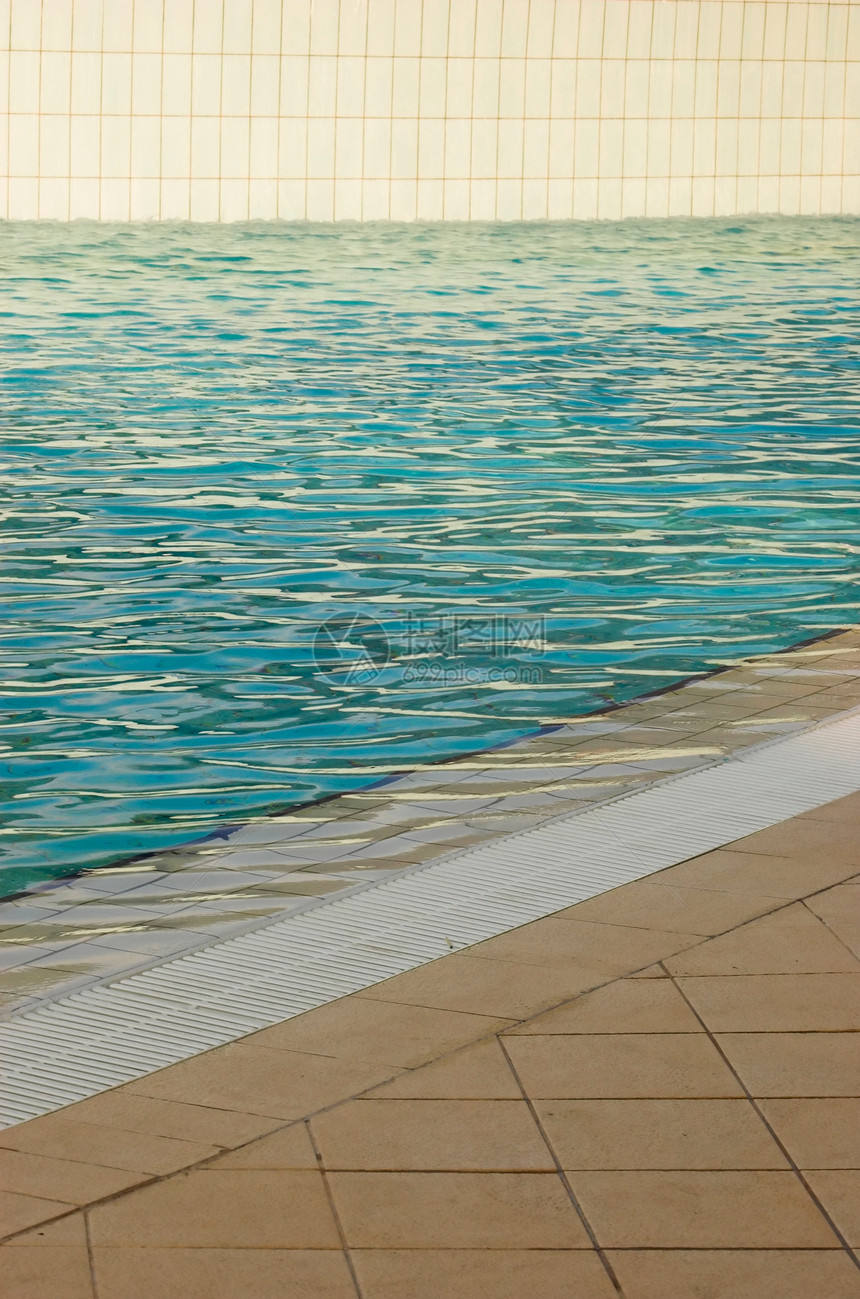 游泳池细节矩形白色动机游泳瓷砖蓝色建筑水池露天装饰品图片