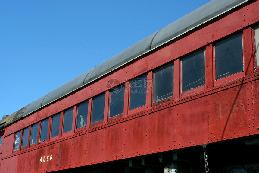 老旧客车列车铁路旅行乘客火车图片