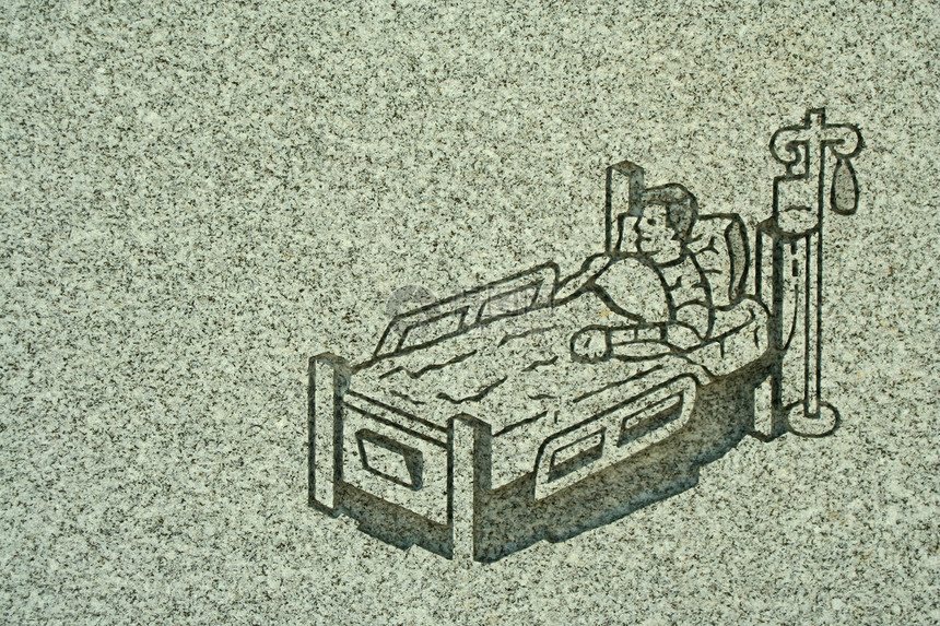 一个人在医院床上的石头雕刻图片