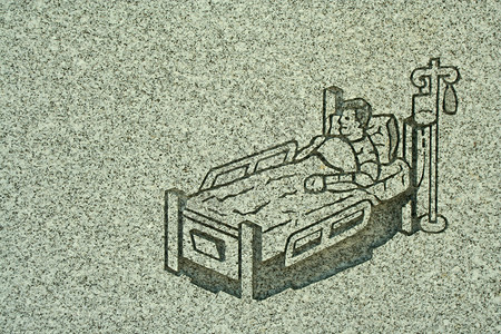 一个人在医院床上的石头雕刻背景图片