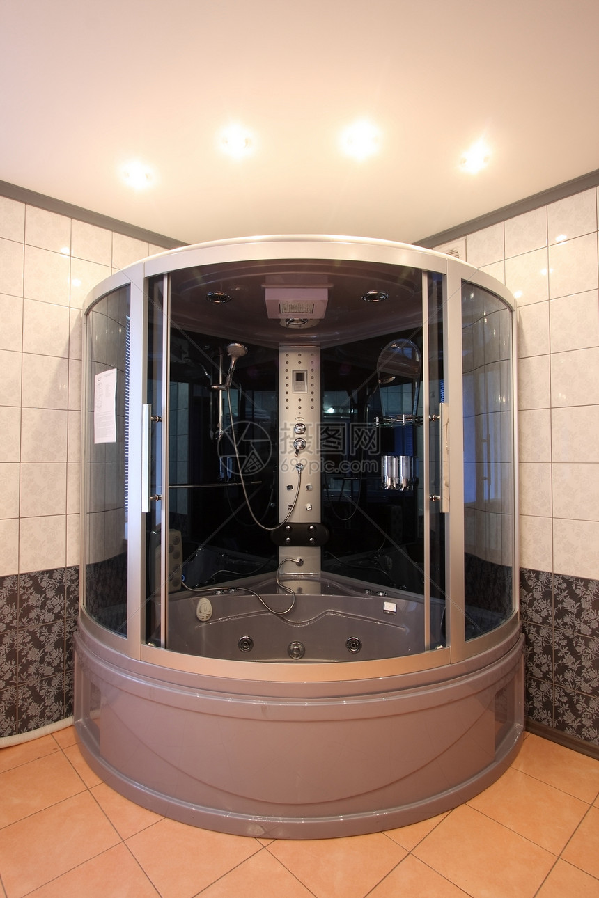洗浴室镜子建筑学大厦房间管道装潢洗涤淋浴浴缸地面图片