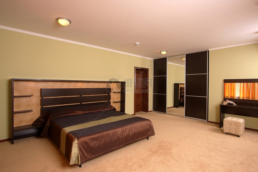 卧室建筑学镜子硬木地毯灯光大厦装潢风格时尚酒店图片