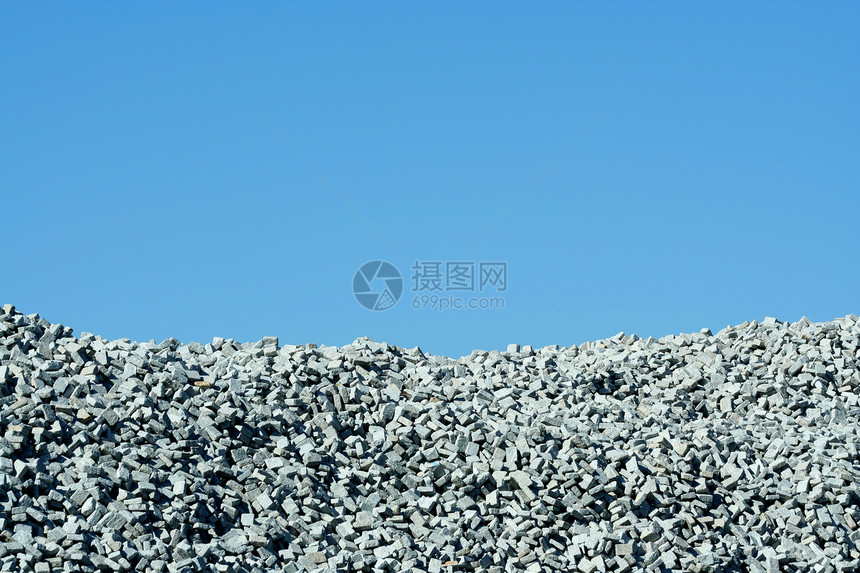 蓝色天空的花岗岩石堆石头岩石材料图片