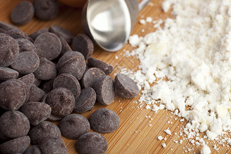 Cookie 组合元素烹饪脆片量勺食物巧克力棕色面粉背景图片