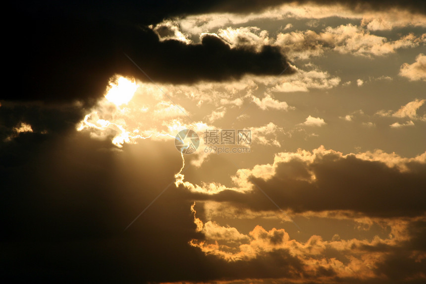 太阳和白云天气光束编队天空日落风暴阳光天堂图片