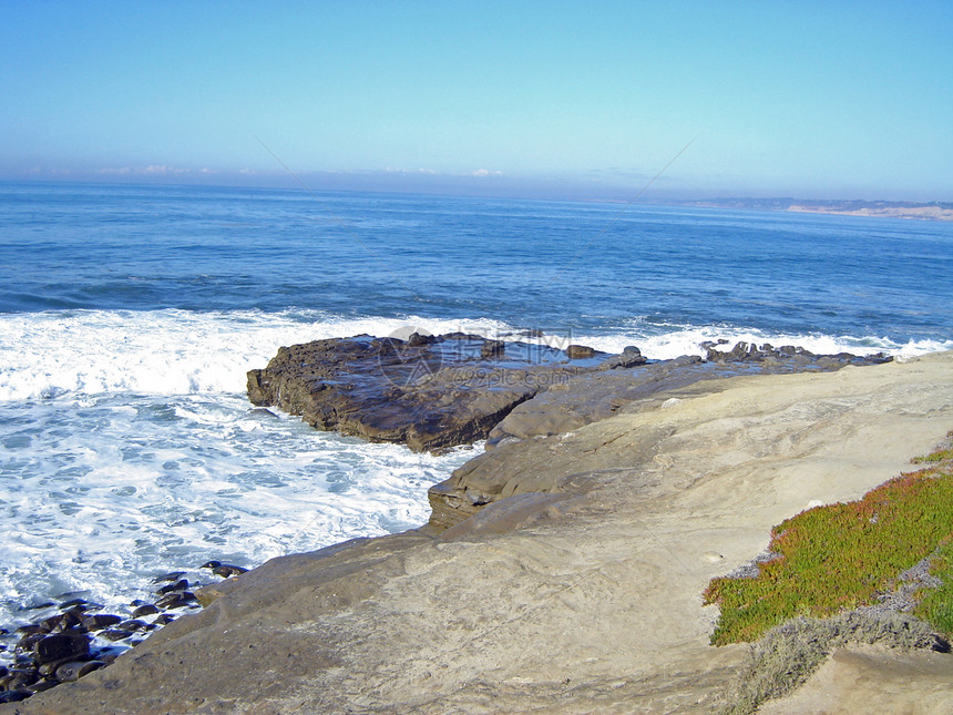 圣地亚哥海岸海浪波浪泡沫海滩岩石图片