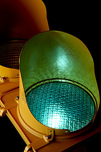 绿灯信号交通黄色背景图片