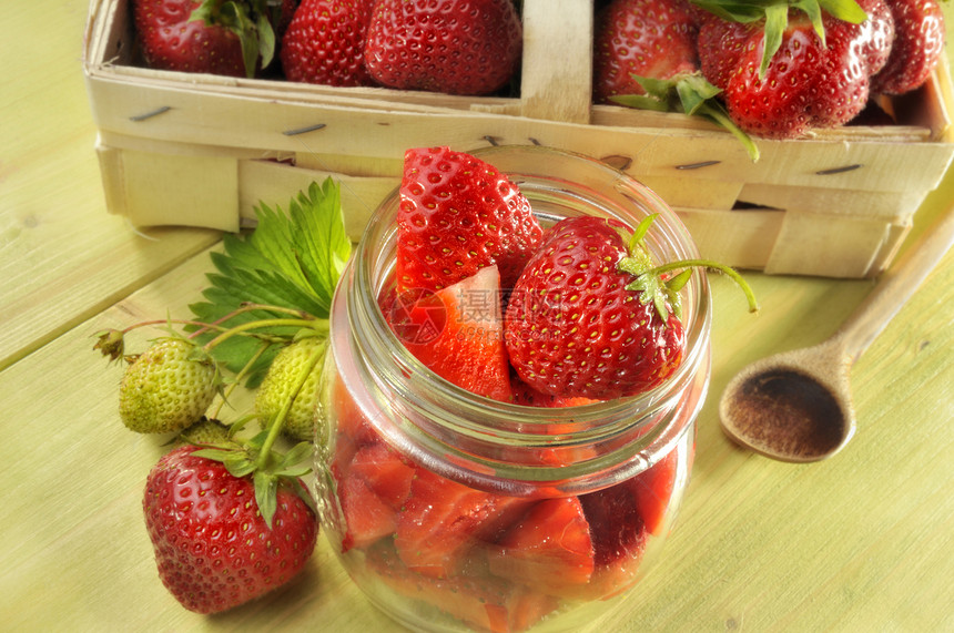 草莓篮子玻璃甜点市场食物红色浆果水果图片