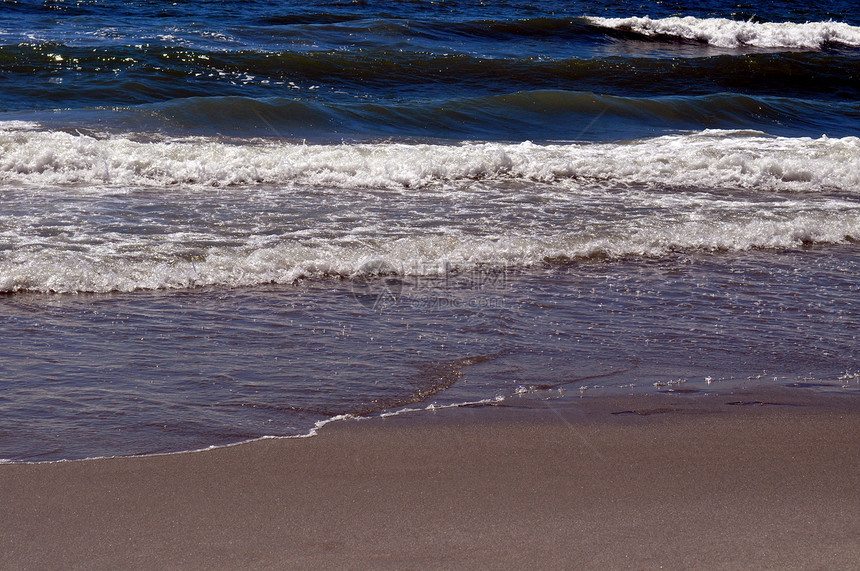 摩托海滩波浪海洋海浪图片