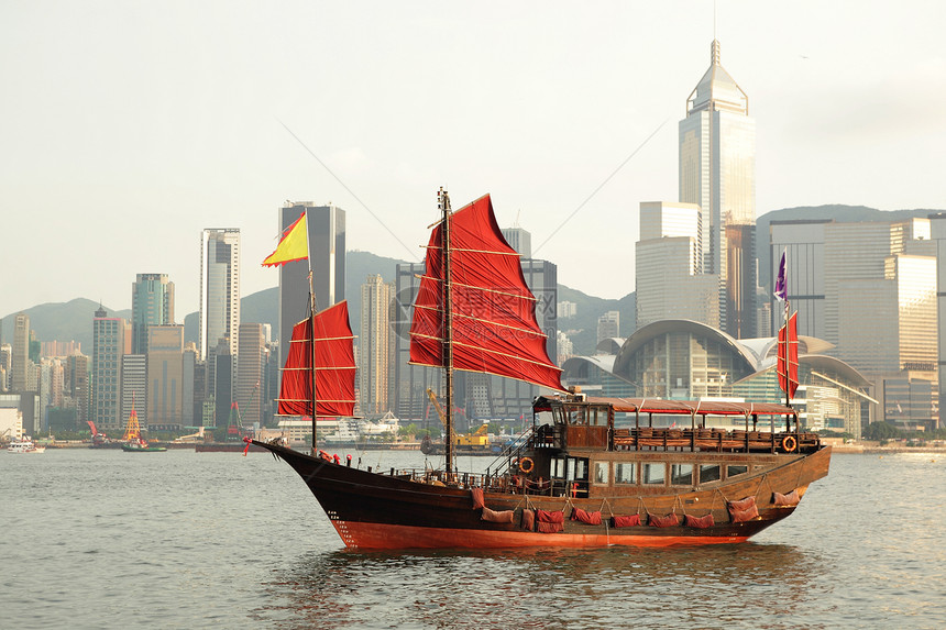 在香港港航行的帆帆帆船游客晴天旅游桅杆旗帜爬坡导航玻璃运输天空图片
