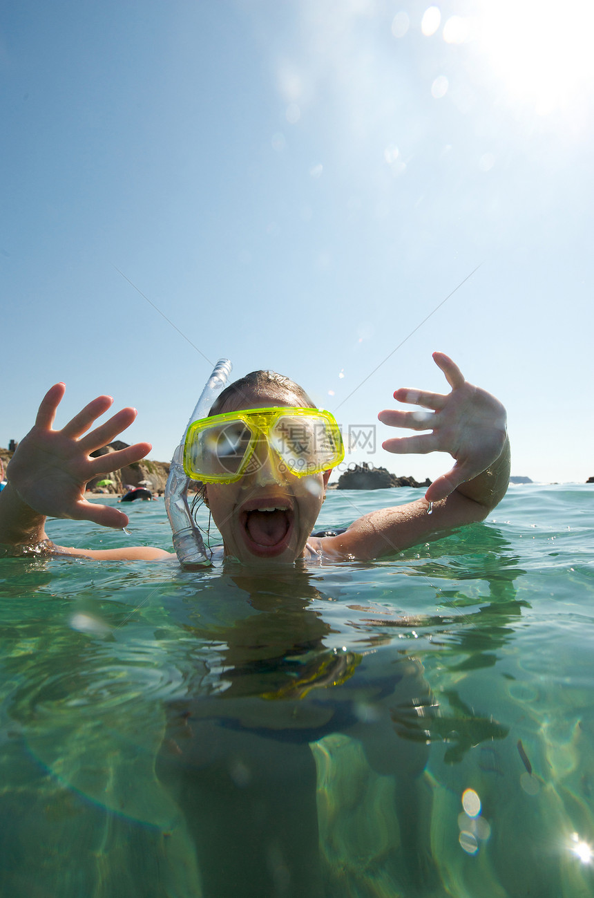 下潜世界假期女孩女士游泳衣浮潜潜水海洋享受风镜图片