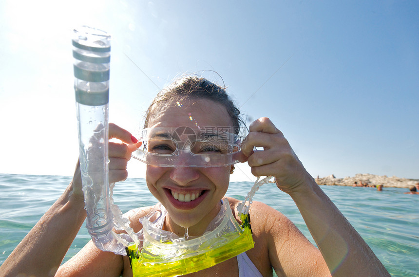 下潜世界浮潜女士潜水游泳衣女孩享受假期风镜海洋图片