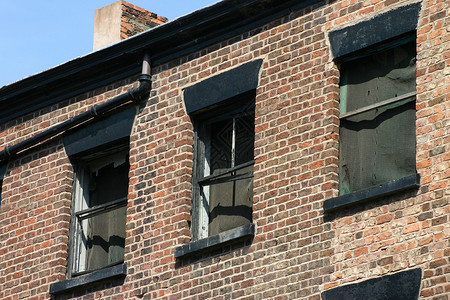 废弃窗口窗扇窗户房屋黑色背景图片
