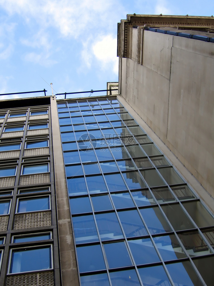 利物浦现代办公大楼的楼层楼梯图片