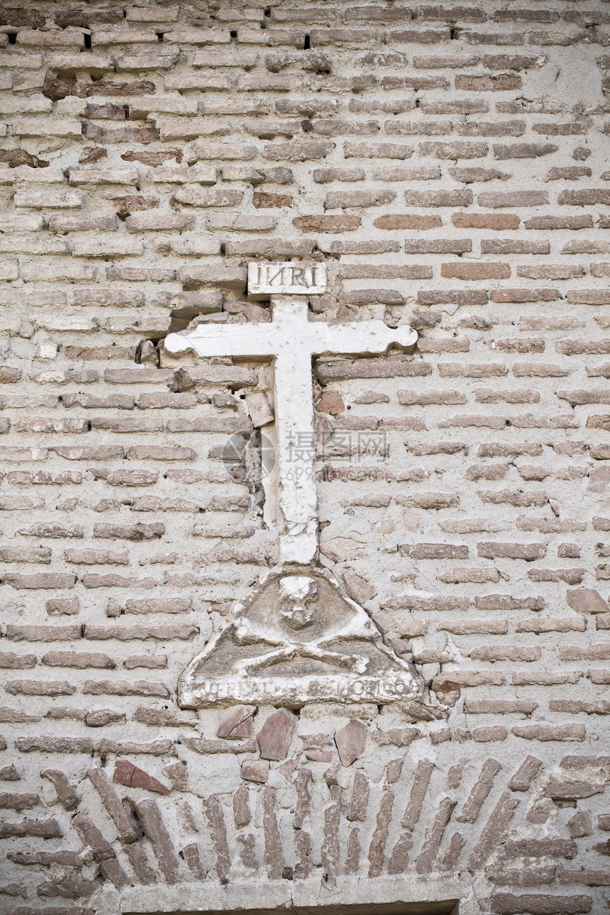 西班牙教堂墙上的石十字石十字图片