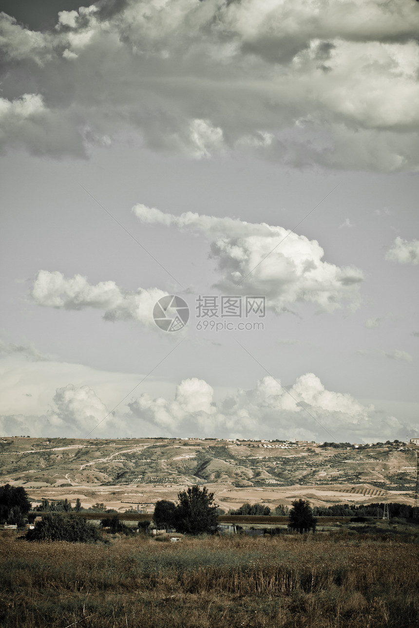 日落时的风景 西班牙语农村蓝色场景地平线土地农村阳光天空叶子草原植物图片