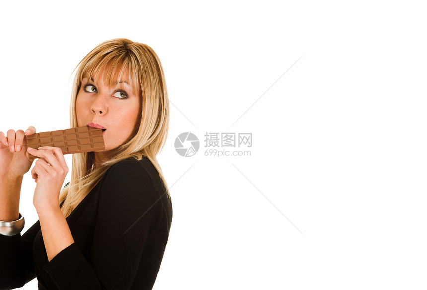 女孩吃巧克力的年青女孩可可甜点广告牌眼睛食物成人标语饮食糖尿病糖果图片