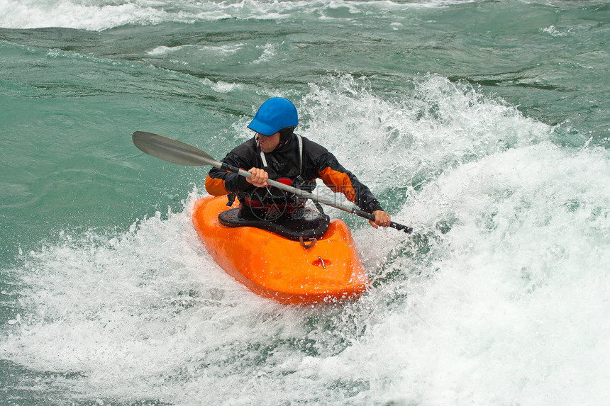 白水风险激流追求假期皮艇头盔冲浪运动冒险危险图片
