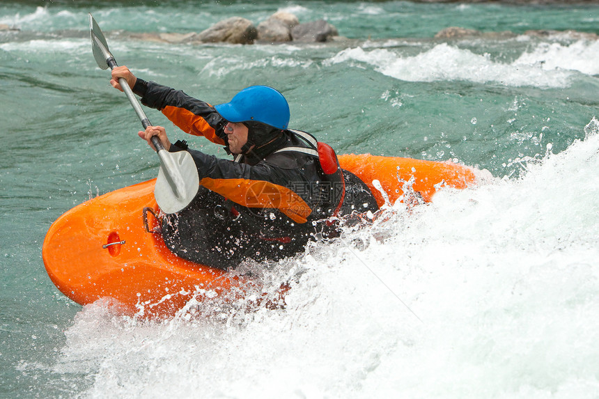 白水风险追求头盔冒险力量激流假期竞赛运动危险图片