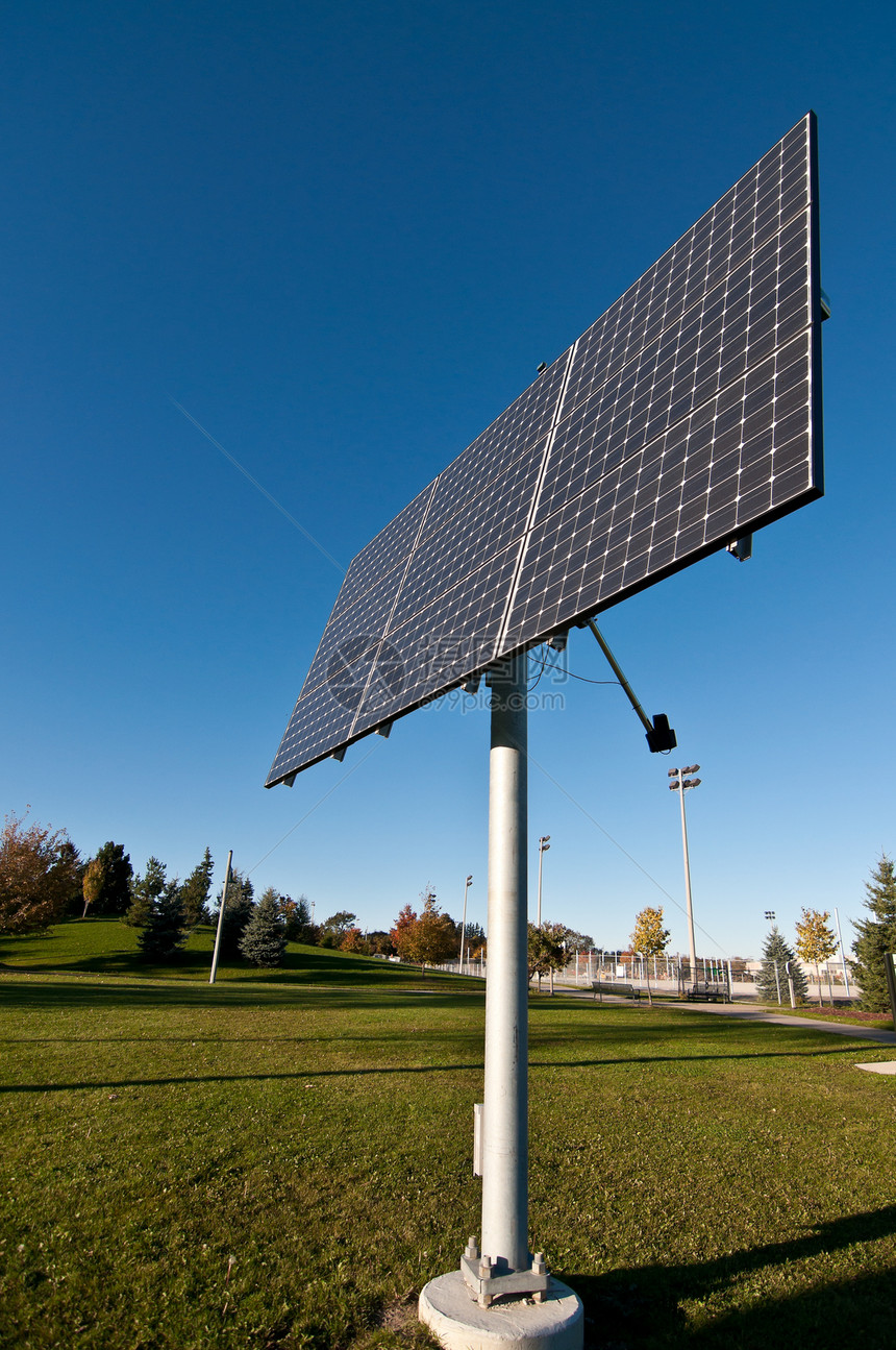 可再生能源  光伏太阳能板阵列金属控制板绿色摄影活力创新树木技术电源阳光图片